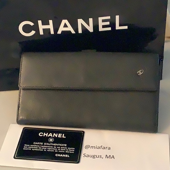 Chanel CC Camellia Wallet in Black Chèvre Leather - Picture 1 of 16